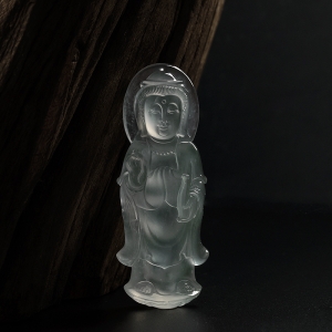 冰种翡翠淡绿底观音吊坠