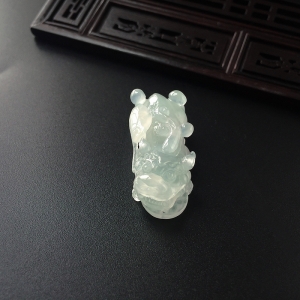 冰种浅绿翡翠貔貅吊坠