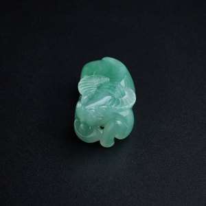 糯冰种苹果绿翡翠牛吊坠