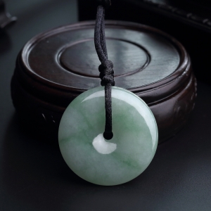 糯种淡绿翡翠平安扣吊坠