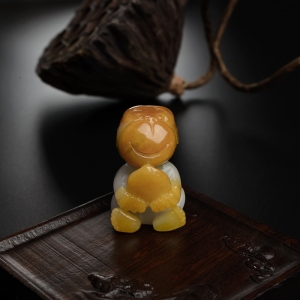 糯种黄翡翡翠猴子摘桃吊坠