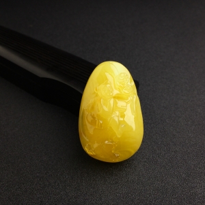 满蜜鸡油黄蜜蜡牧童吊坠