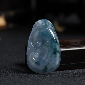 冰糯种飘花翡翠如意挂件