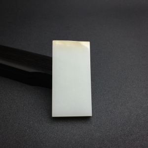 山料俏色和田玉无事牌吊坠