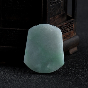 糯种浅绿翡翠平安无事牌吊坠