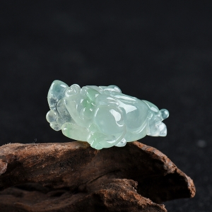 糯冰种飘翠翡翠貔貅吊坠