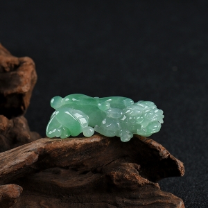 糯种蓝绿翡翠貔貅吊坠