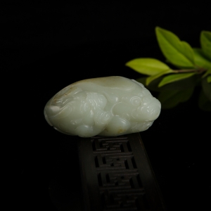 籽料和田青白玉貔貅吊坠