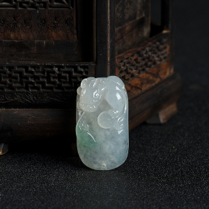 糯冰种飘翠翡翠貔貅吊坠