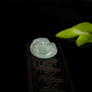 糯冰种翡翠貔貅吊坠