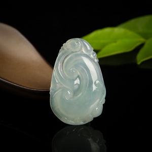糯冰种翡翠如意吊坠
