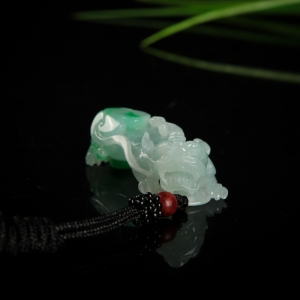 糯种飘翠翡翠貔貅吊坠