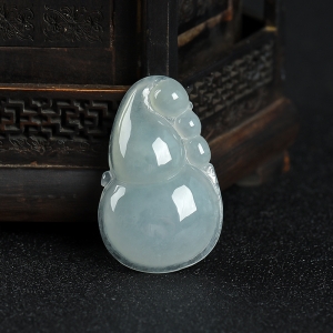 糯种灰绿翡翠福禄吊坠