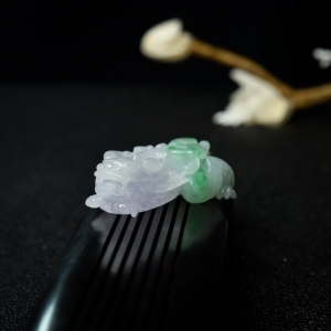 糯种春带彩翡翠貔貅吊坠