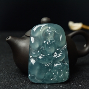 冰种浅绿翡翠普贤菩萨吊坠