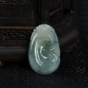 糯冰种飘花翡翠如意吊坠
