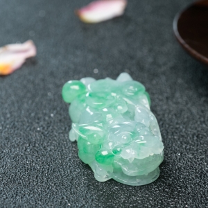 糯种飘翠翡翠貔貅吊坠