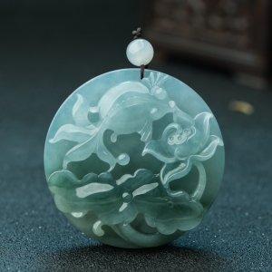 糯冰种飘花翡翠年年有余吊坠