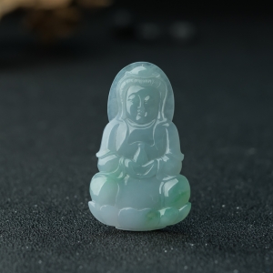 糯种飘翠翡翠观音吊坠