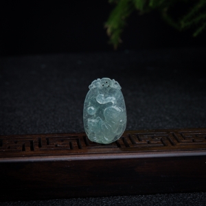 糯冰种翡翠寅虎吊坠