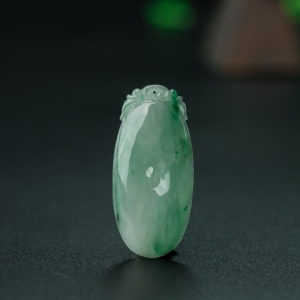糯冰种飘翠翡翠金钱贝吊坠