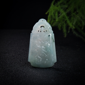 糯冰种飘花翡翠守护牌吊坠