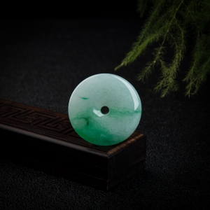 糯种飘翠翡翠平安扣吊坠