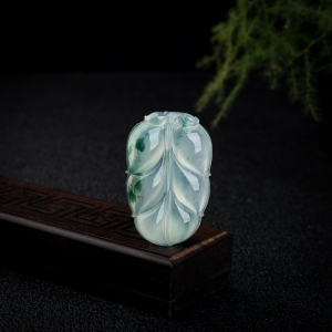 高冰种飘花翡翠大业有成吊坠