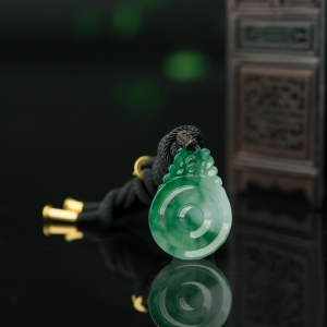 糯冰种飘翠翡翠福贝吊坠