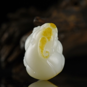 山料和田白玉貔貅吊坠