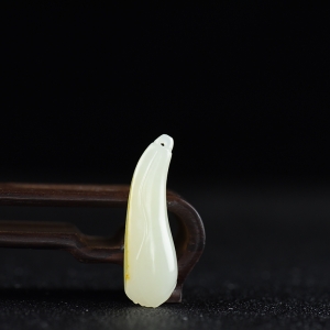 籽料和田白玉玉兰花吊坠