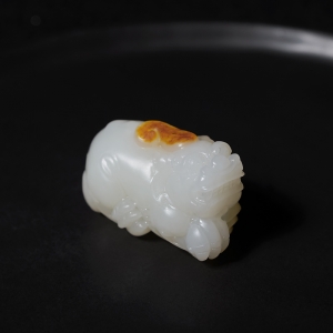 山料和田白玉貔貅吊坠