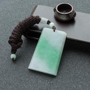 糯种飘翠翡翠无事牌吊坠