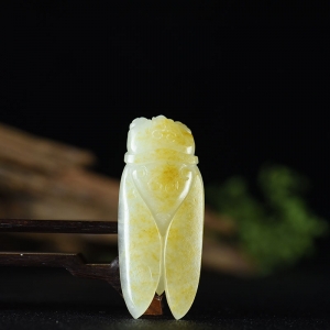 籽料和田白玉一鸣惊人吊坠