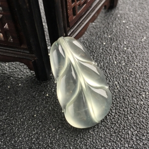 高冰种翡翠金枝玉叶吊坠