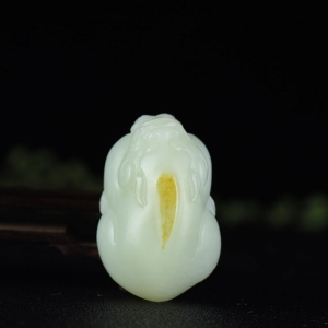 山料和田白玉貔貅吊坠