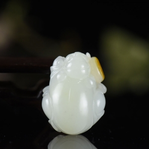 籽料和田白玉财神吊坠
