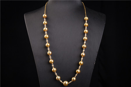 珍珠项链图片欣赏——珠宝之美千千万，柔美翘楚堪属珍珠！