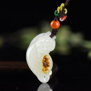籽料和田白玉貔貅吊坠