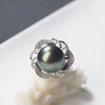 18K海水孔雀绿色珍珠戒指
