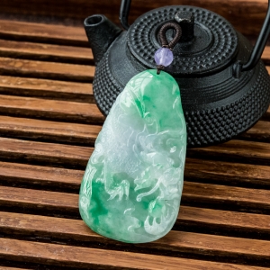 糯冰种飘翠翡翠神龙戏珠吊坠