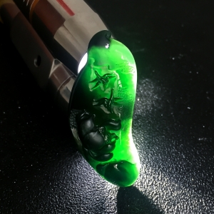 糯冰种墨翠一品青莲吊坠
