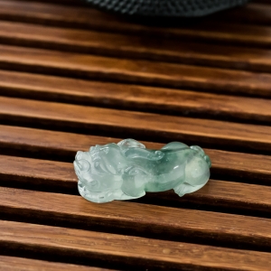 冰种飘花翡翠貔貅吊坠