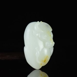 籽料和田白玉扭转乾坤吊坠