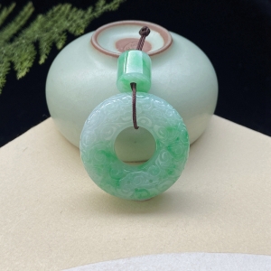 糯冰种飘翠翡翠缠枝纹平安扣吊坠