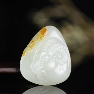 籽料和田白玉洋洋如意吊坠