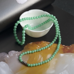 糯种豆绿翡翠项链
