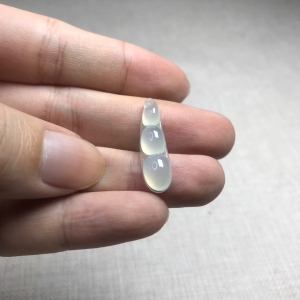 冰种翡翠福豆吊坠