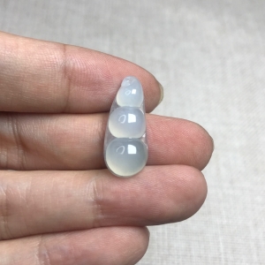 冰种翡翠福豆吊坠