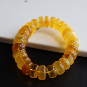 鸡油黄蜜蜡车轮珠单圈手串